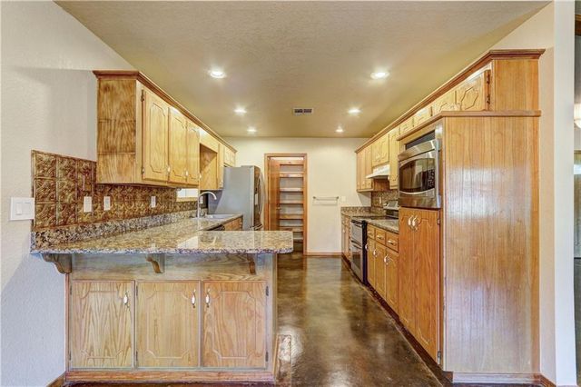 36601 W 45th Street, Shawnee, OK 74804