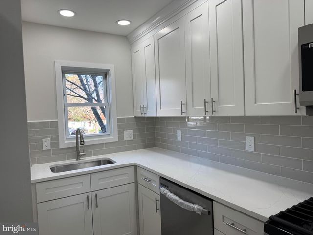 402 LA CASCATA TNHS, Clementon, NJ 08021