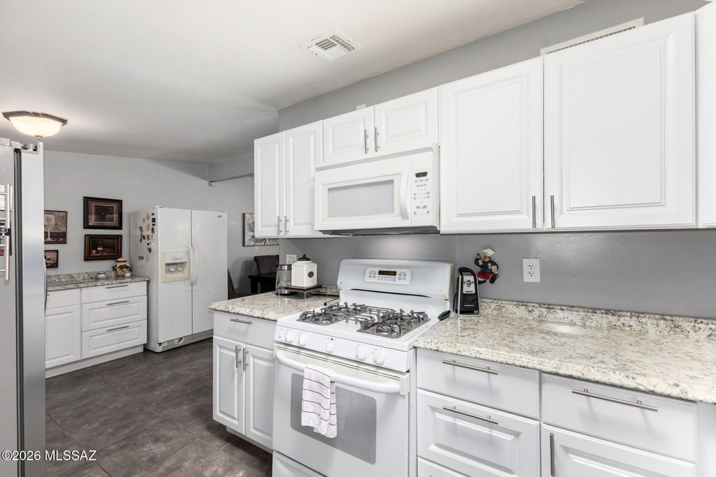 Image 18 of property listing at 1118 E Macarthur Street, Tucson, AZ 85714