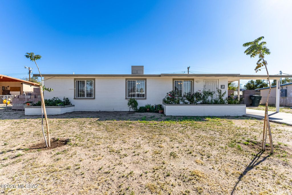 Image 5 of property listing at 1118 E Macarthur Street, Tucson, AZ 85714