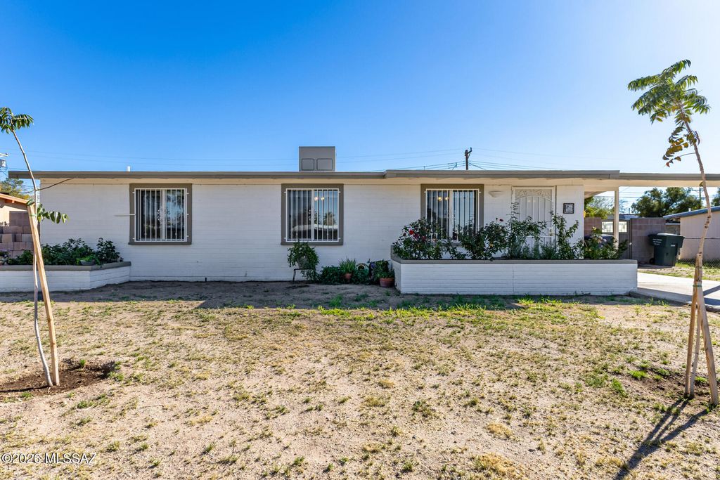 Image 6 of property listing at 1118 E Macarthur Street, Tucson, AZ 85714