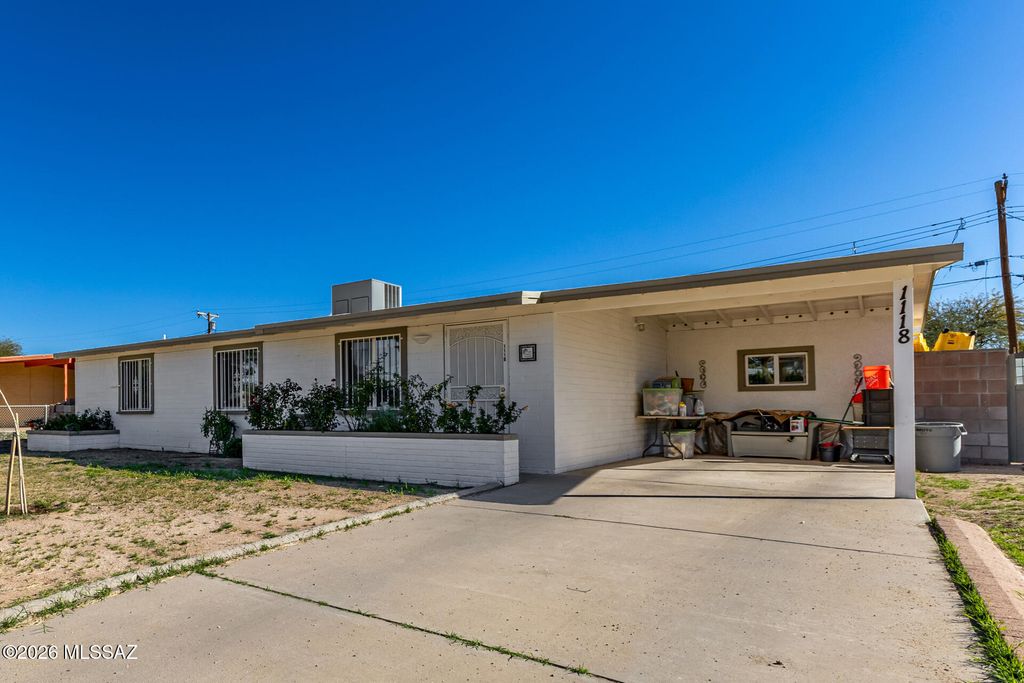 Image 8 of property listing at 1118 E Macarthur Street, Tucson, AZ 85714