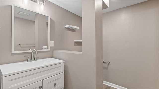 8131 McGee Street, Kansas City, MO 64114