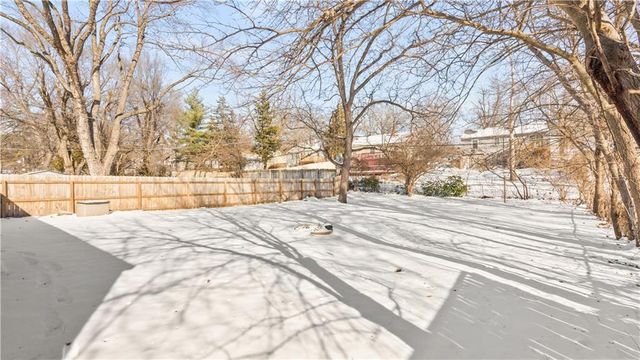 8131 McGee Street, Kansas City, MO 64114