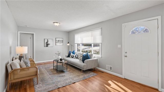 8131 McGee Street, Kansas City, MO 64114