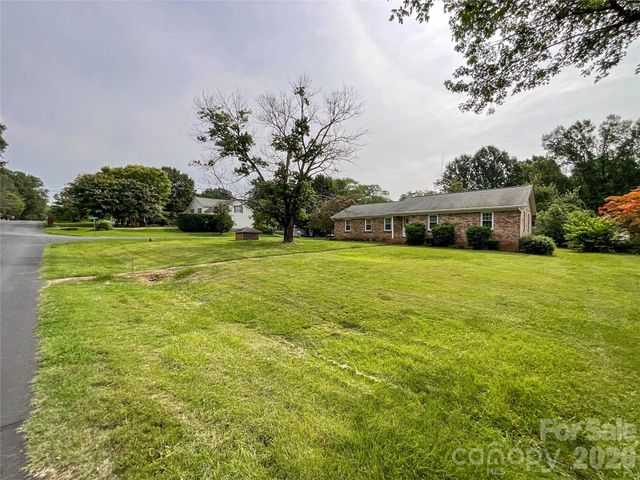 14232 Springwater Drive, Matthews, NC 28105