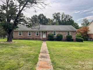 14232 Springwater Drive, Matthews, NC 28105