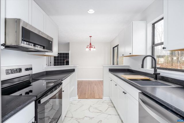 23 STONEWALL RD, Palmyra, VA 22963