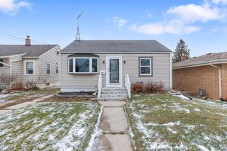 318 E Kilbourn AVENUE, West Bend, WI 53095