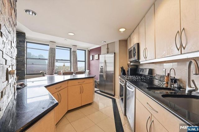 7004 Boulevard East 8C, Guttenberg, NJ 07093
