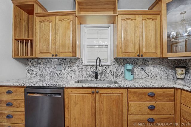 15905 S 257th West Avenue, Kellyville, OK 74039