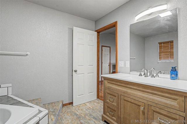 15905 S 257th West Avenue, Kellyville, OK 74039