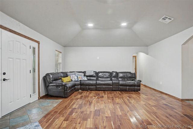 15905 S 257th West Avenue, Kellyville, OK 74039