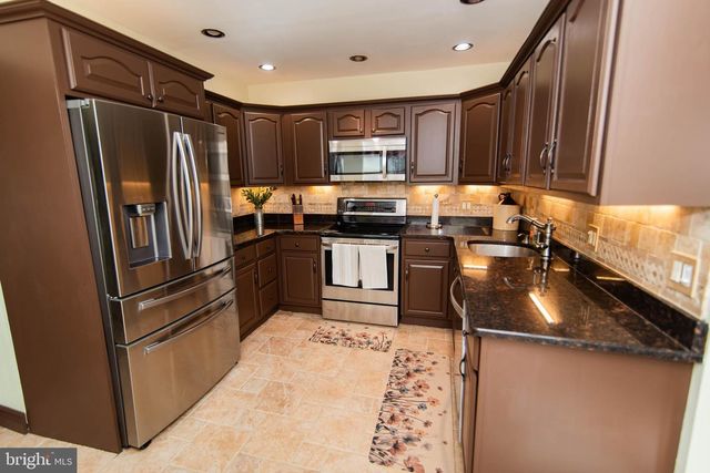 3 HEDGEROW LN, Horsham, PA 19044
