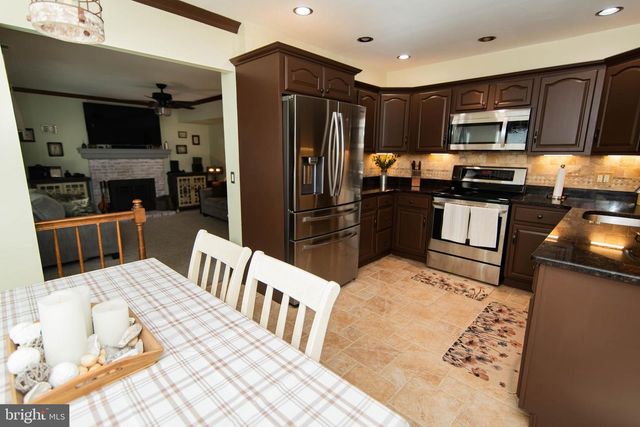 3 HEDGEROW LN, Horsham, PA 19044
