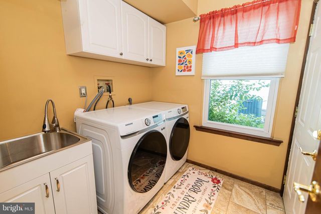 3 HEDGEROW LN, Horsham, PA 19044