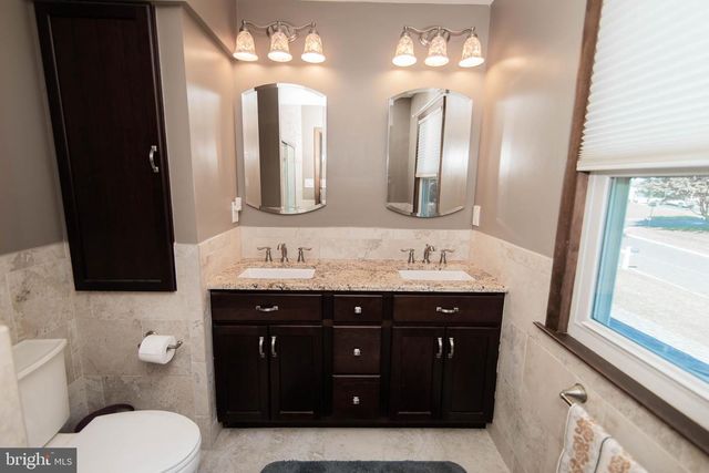 3 HEDGEROW LN, Horsham, PA 19044