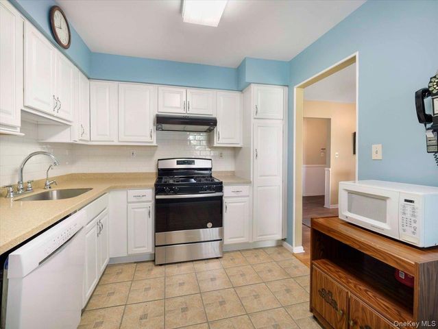 80 Bon Aire Circle R12, Suffern, NY 10901