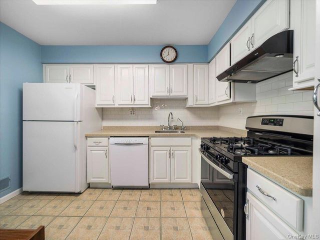 80 Bon Aire Circle R12, Suffern, NY 10901