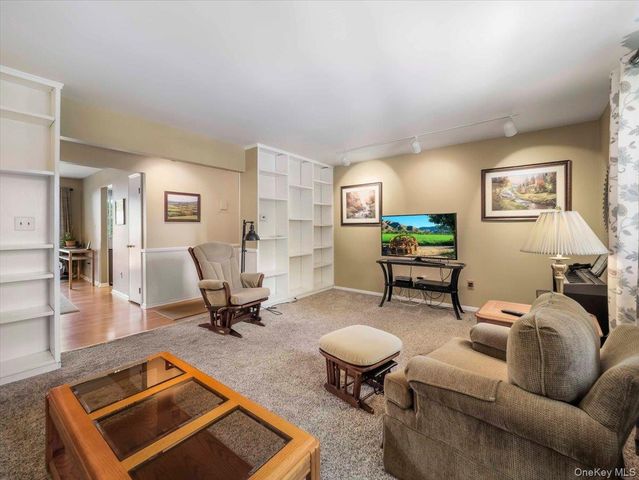 80 Bon Aire Circle R12, Suffern, NY 10901