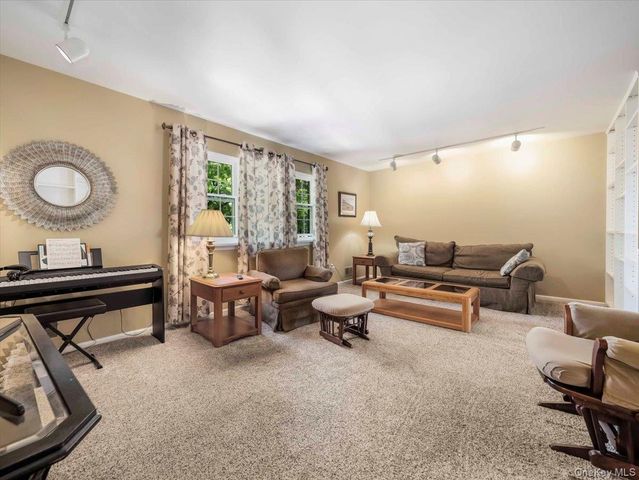 80 Bon Aire Circle R12, Suffern, NY 10901