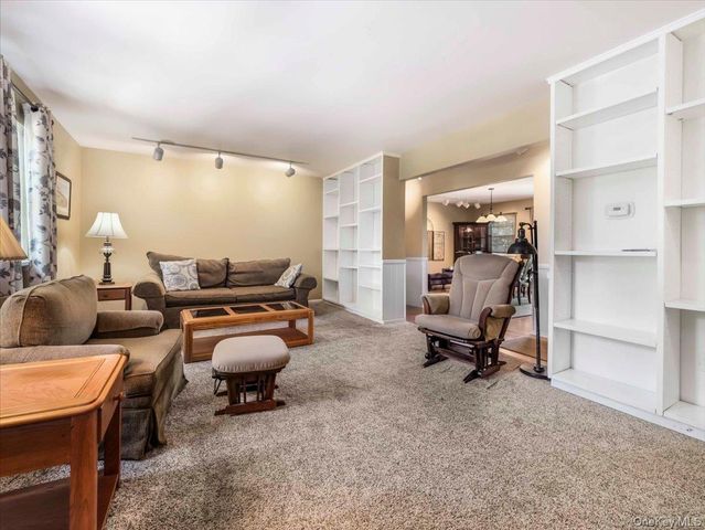 80 Bon Aire Circle R12, Suffern, NY 10901