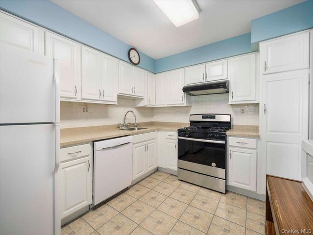 80 Bon Aire Circle R12, Suffern, NY 10901