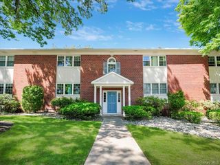 80 Bon Aire Circle R12, Suffern, NY 10901