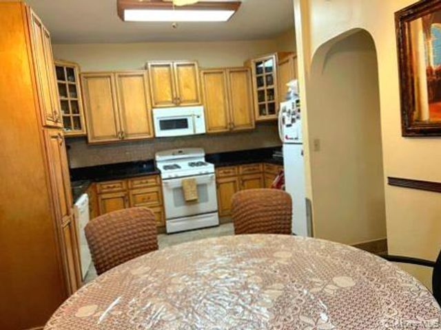 85 Louisa Street 1, Brooklyn, NY 11218