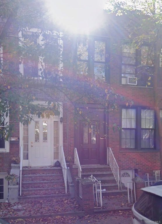 85 Louisa Street 1, Brooklyn, NY 11218