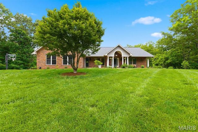 2773 Woodson Drive, Columbia, IL 62236
