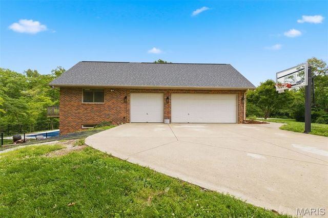 2773 Woodson Drive, Columbia, IL 62236