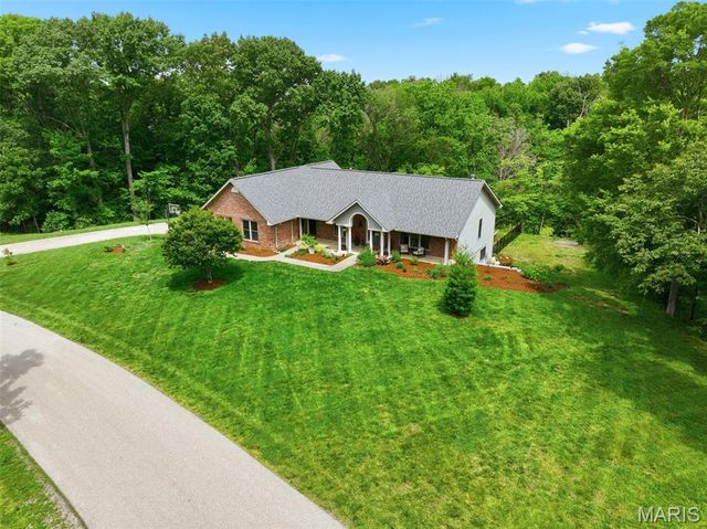 2773 Woodson Drive, Columbia, IL 62236