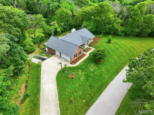 2773 Woodson Drive, Columbia, IL 62236