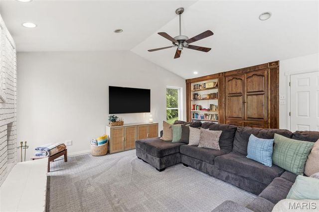 2773 Woodson Drive, Columbia, IL 62236