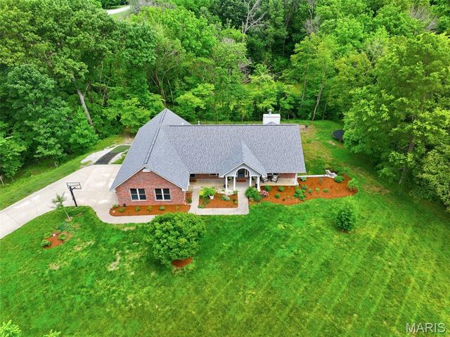 2773 Woodson Drive, Columbia, IL 62236