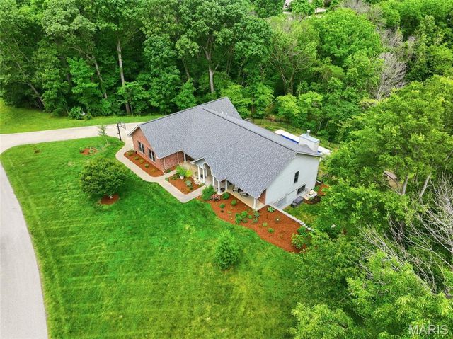 2773 Woodson Drive, Columbia, IL 62236