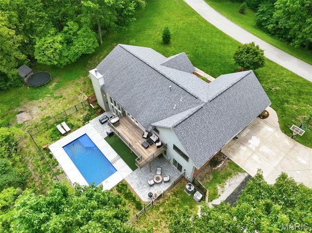 2773 Woodson Drive, Columbia, IL 62236