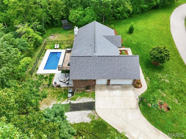 2773 Woodson Drive, Columbia, IL 62236