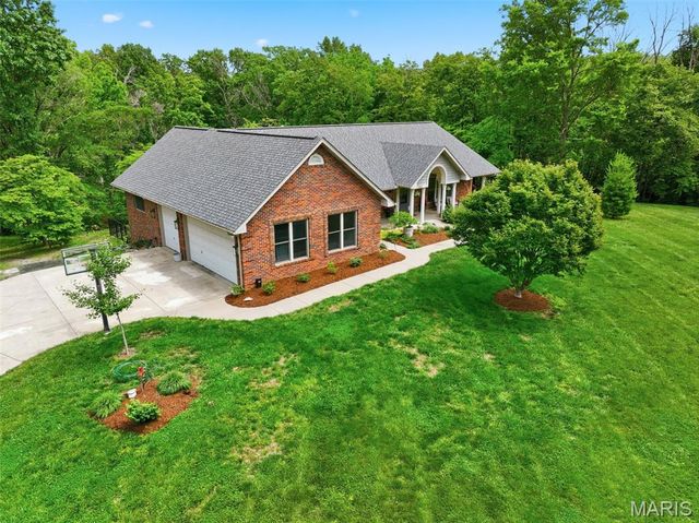 2773 Woodson Drive, Columbia, IL 62236