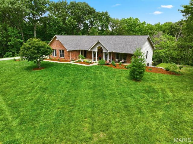 2773 Woodson Drive, Columbia, IL 62236