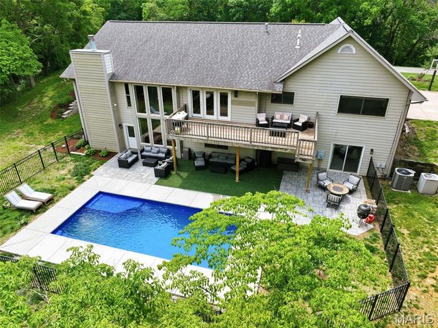 2773 Woodson Drive, Columbia, IL 62236