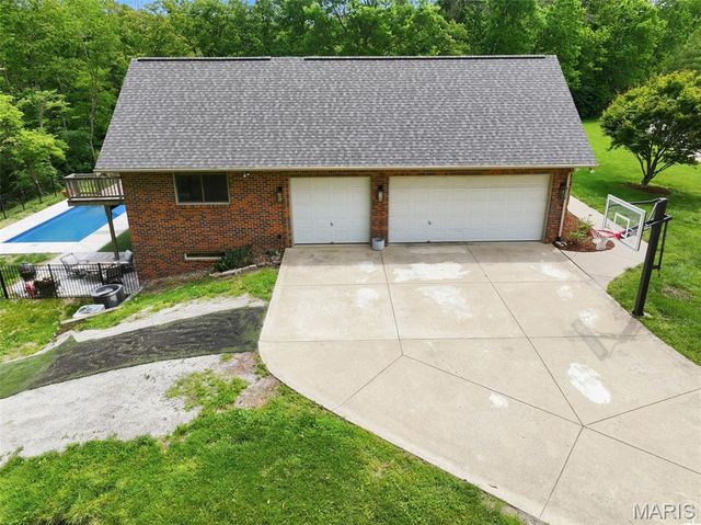 2773 Woodson Drive, Columbia, IL 62236
