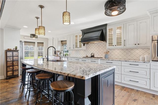 209 SAPONI Lane, Lake Winnebago, MO 64034