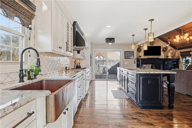 209 SAPONI Lane, Lake Winnebago, MO 64034