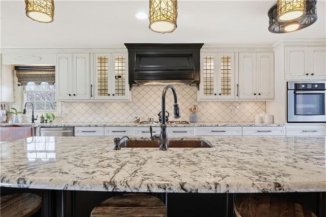 209 SAPONI Lane, Lake Winnebago, MO 64034