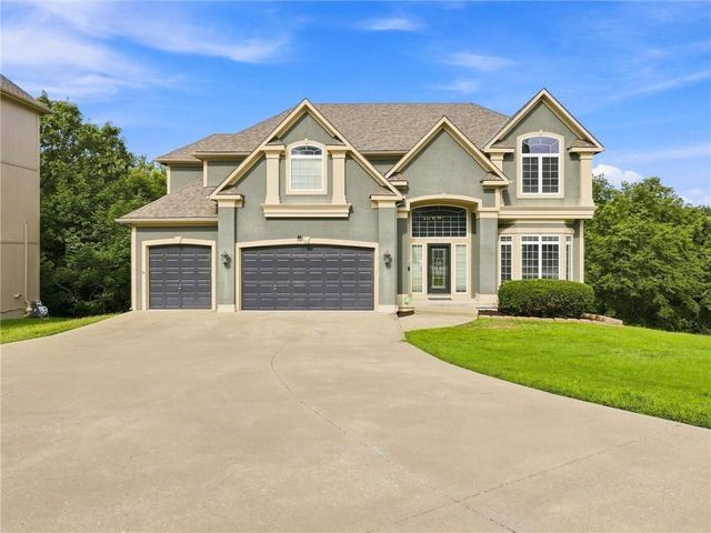 5822 NE Timber Hills Drive, Lee's Summit, MO 64064