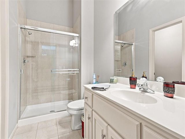 5822 NE Timber Hills Drive, Lee's Summit, MO 64064