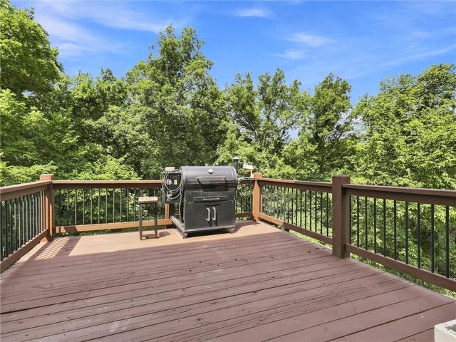 5822 NE Timber Hills Drive, Lee's Summit, MO 64064