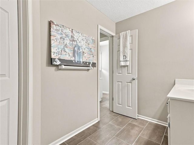 5822 NE Timber Hills Drive, Lee's Summit, MO 64064